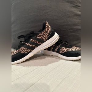 Adidas tennis shoes